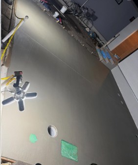 光の反射で仕上がりが分かる土間コンクリート