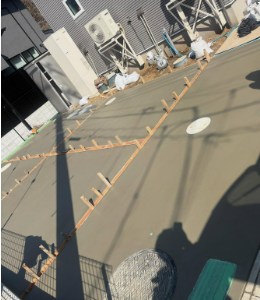 土間コンクリートの施工中写真